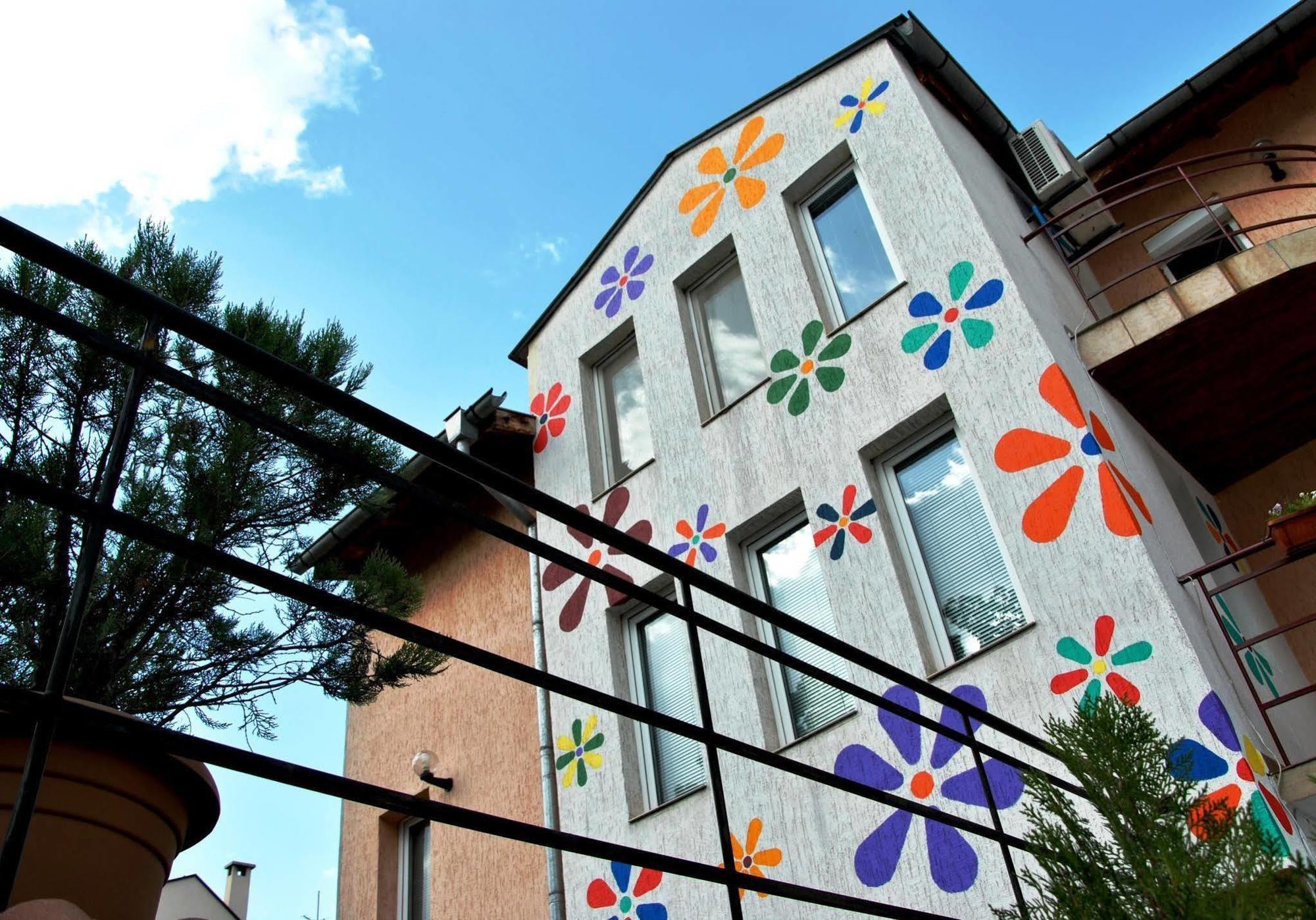 10 Coins Hostel & Tours Sofia Exterior photo